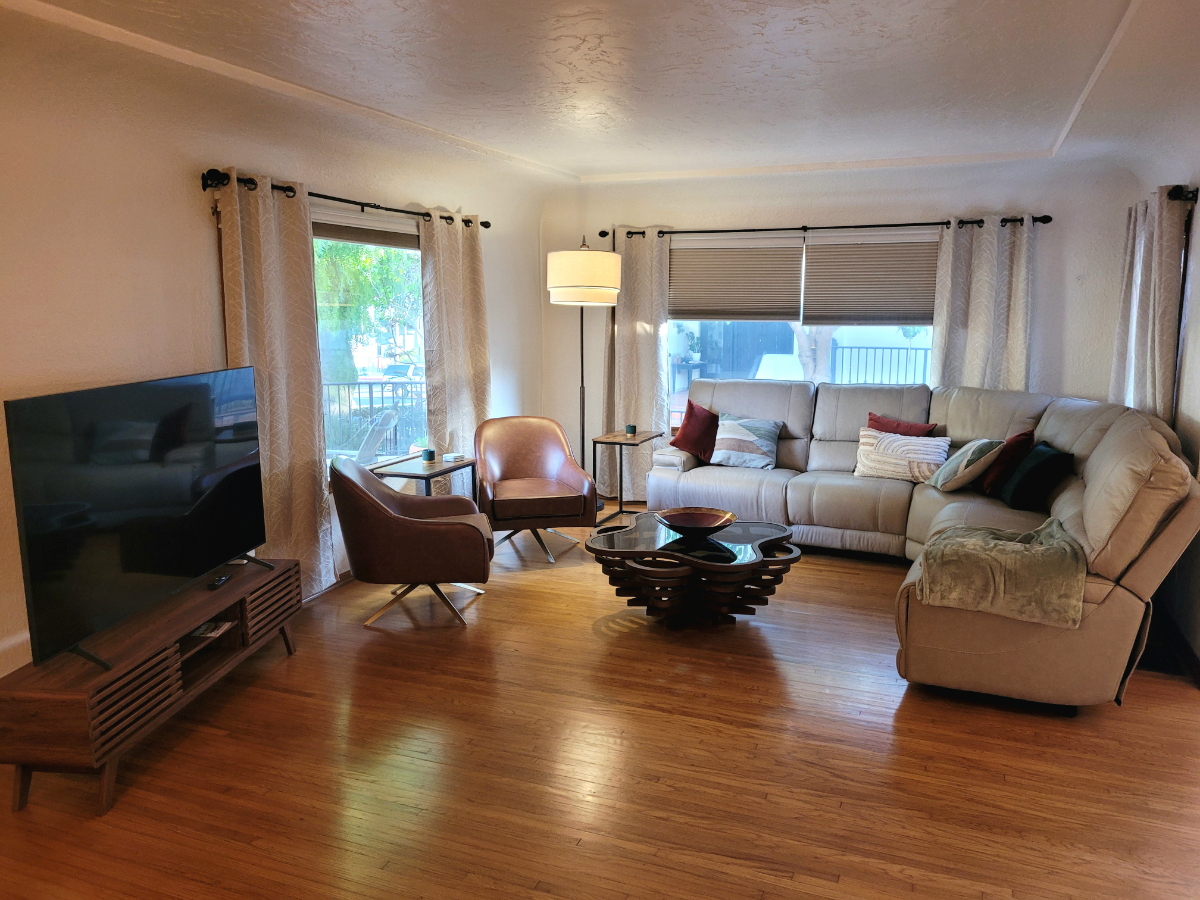 Classy 3BR 2BA Home in Ventura - Fully Furnished Spanish Home - Photo 2
