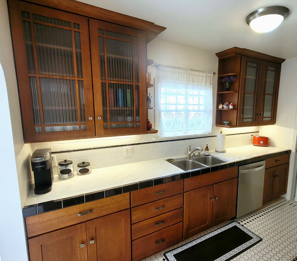 Classy 3BR 2BA Home in Ventura - Fully Furnished Spanish Home - Photo 5