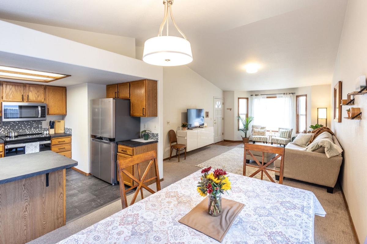 Cozy Foothills Home - Photo 3