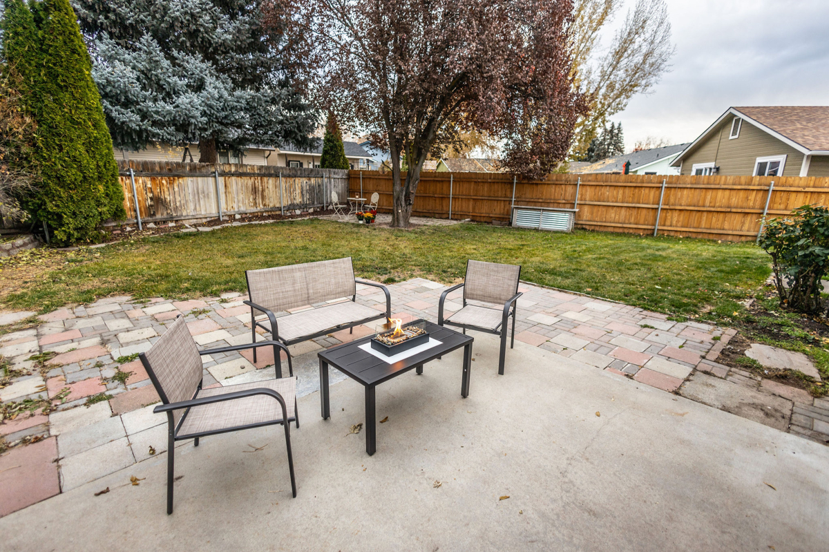 Cozy Foothills Home - Photo 8