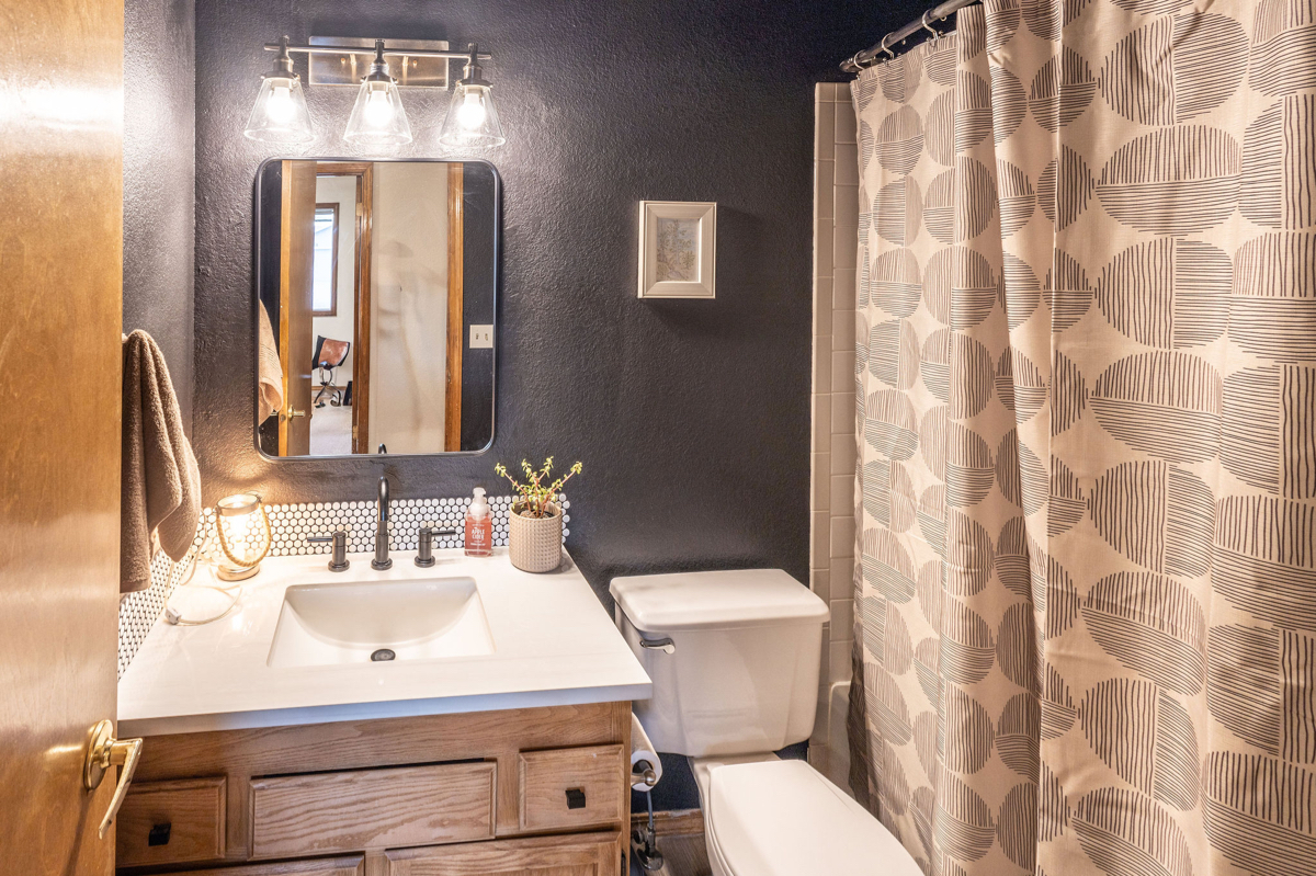 Cozy Foothills Home - Photo 9