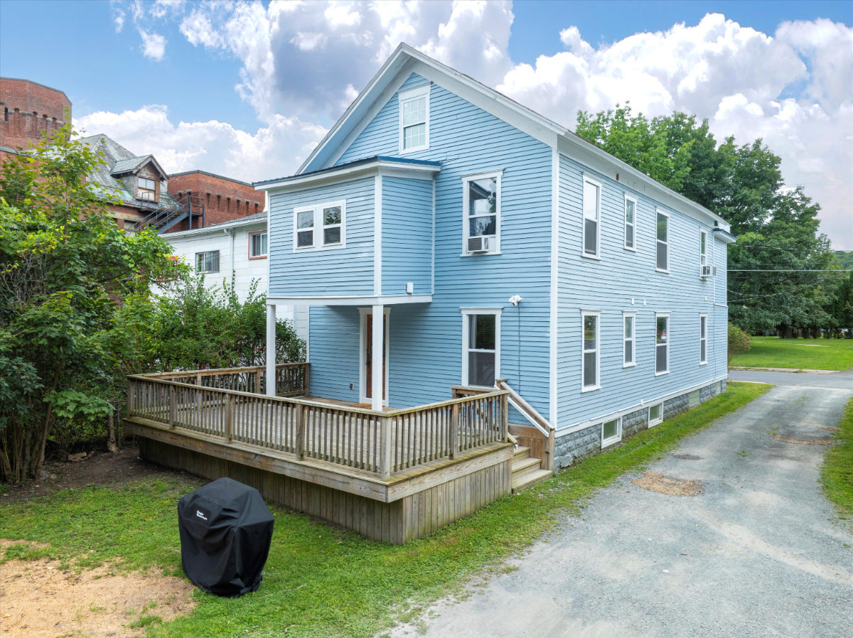 Spacious 3 Bedroom First Floor Duplex Steps from Downtown - Photo 7