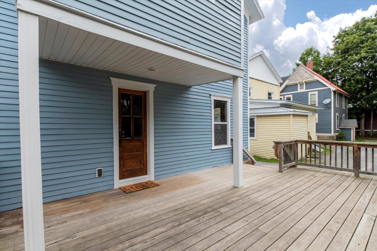 Spacious 3 Bedroom First Floor Duplex Steps from Downtown - Photo 8