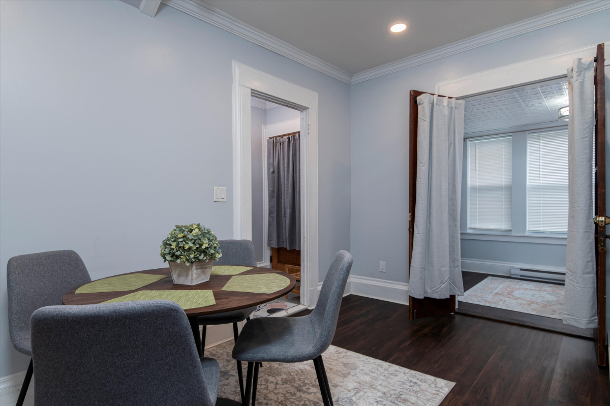 Spacious 3 Bedroom First Floor Duplex Steps from Downtown - Photo 9