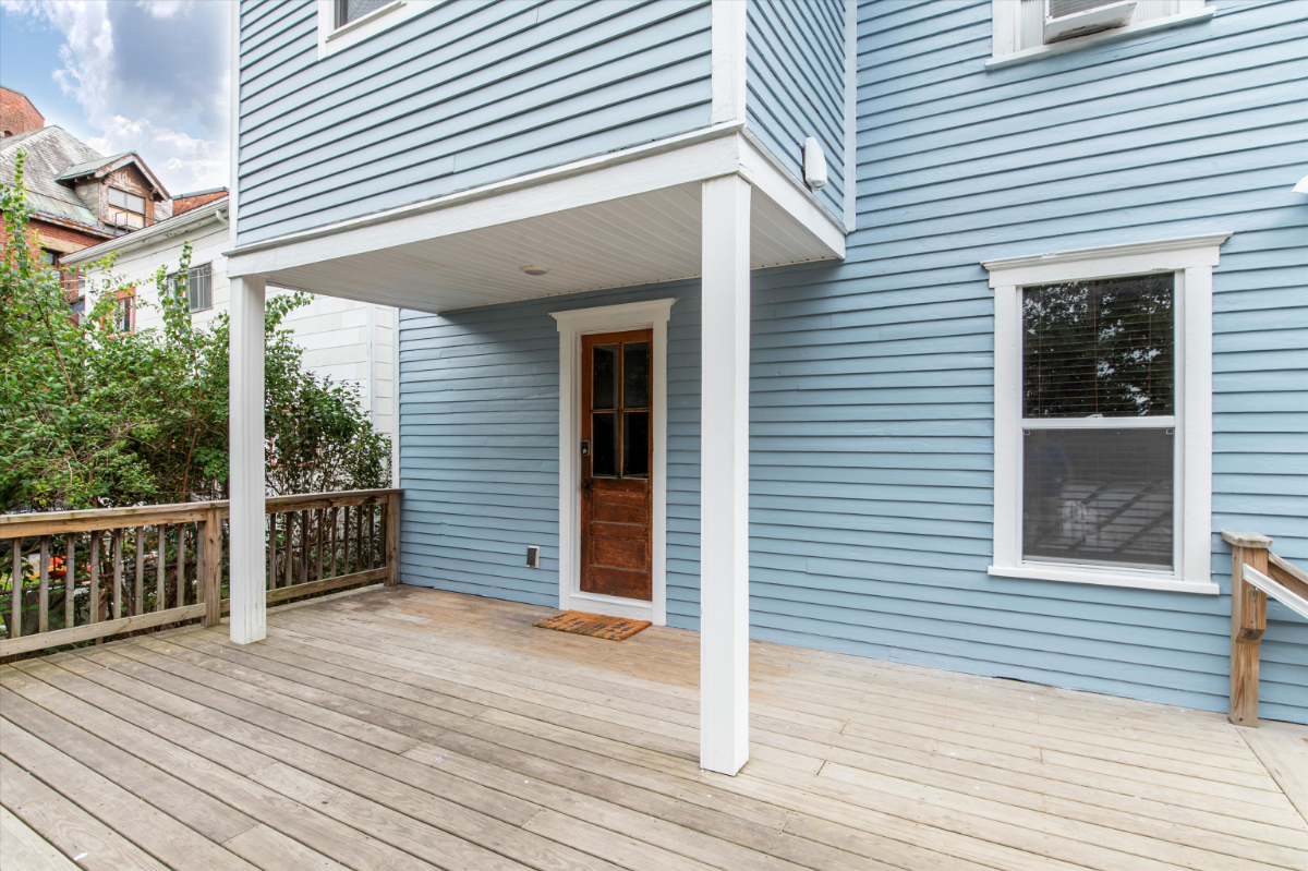 Spacious 3 Bedroom First Floor Duplex Steps from Downtown - Photo 10