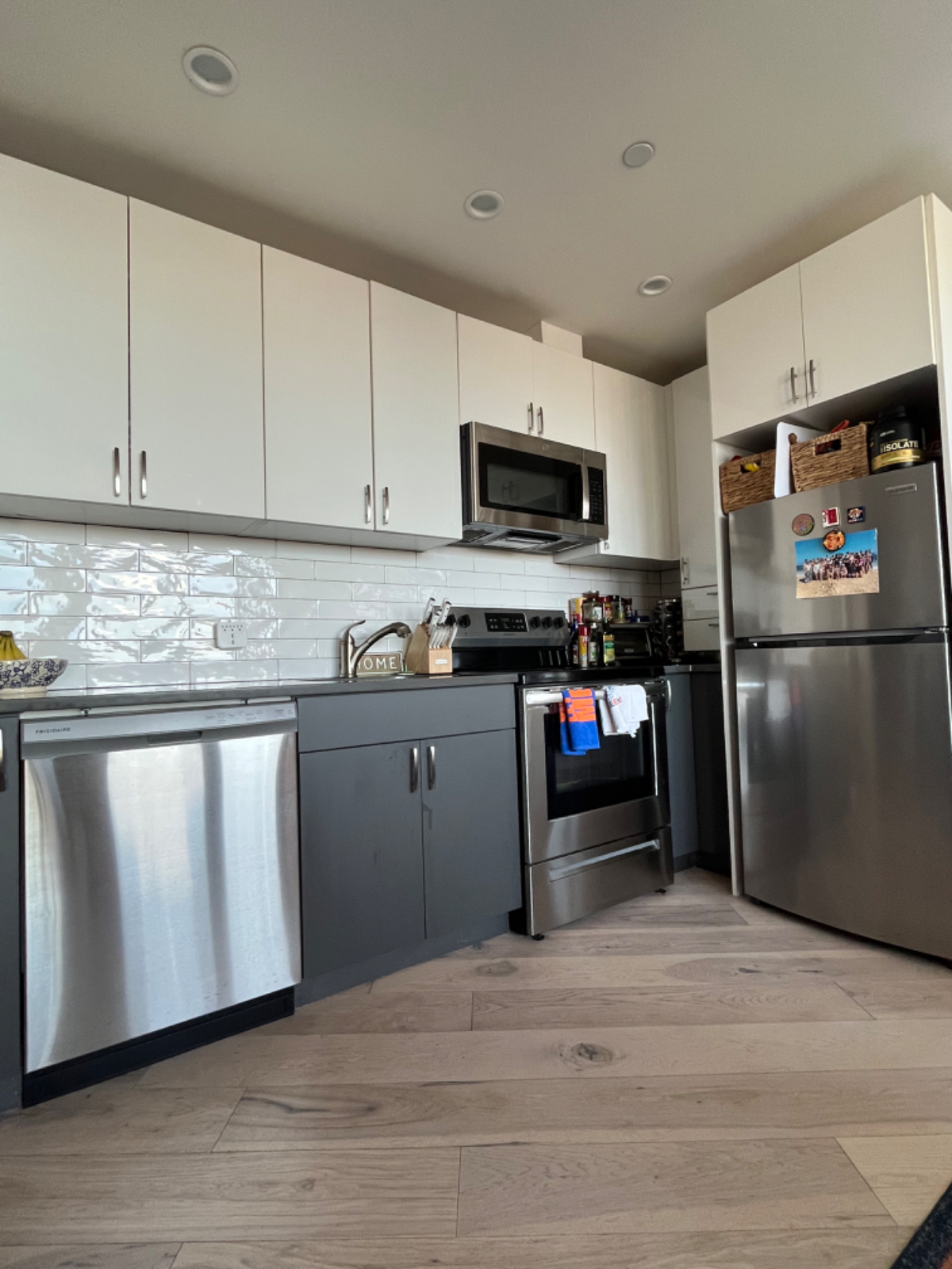 Modern 1 Bedroom Apt in the heart of Astoria NYC - Photo 2
