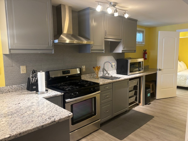 2BR NW DC W/Designated Working Space & Parking - Photo 2