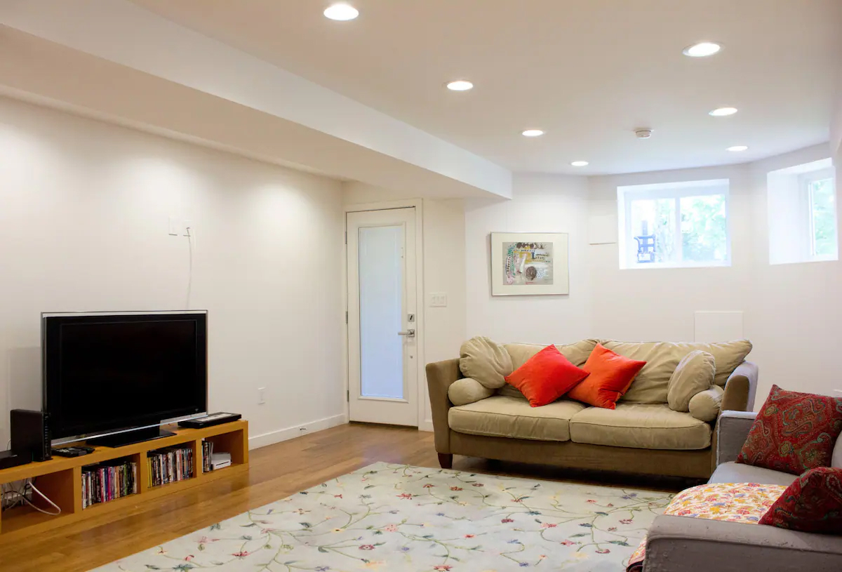 Light filled English Basement in Bloomingdale - Photo 3