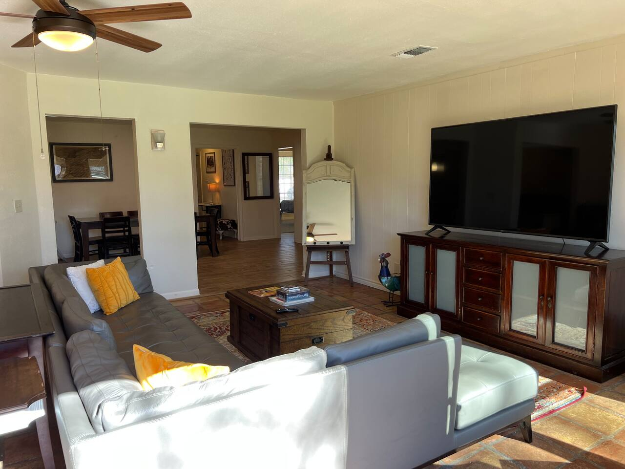 South ATX Escape Cozy 1BR w/ Deck & Yard - Photo 4