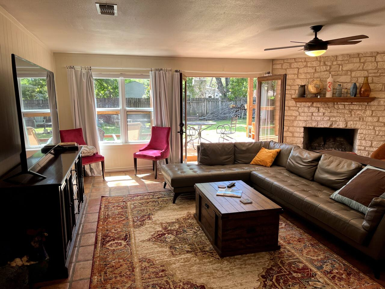 South ATX Escape Cozy 1BR w/ Deck & Yard - Photo 5