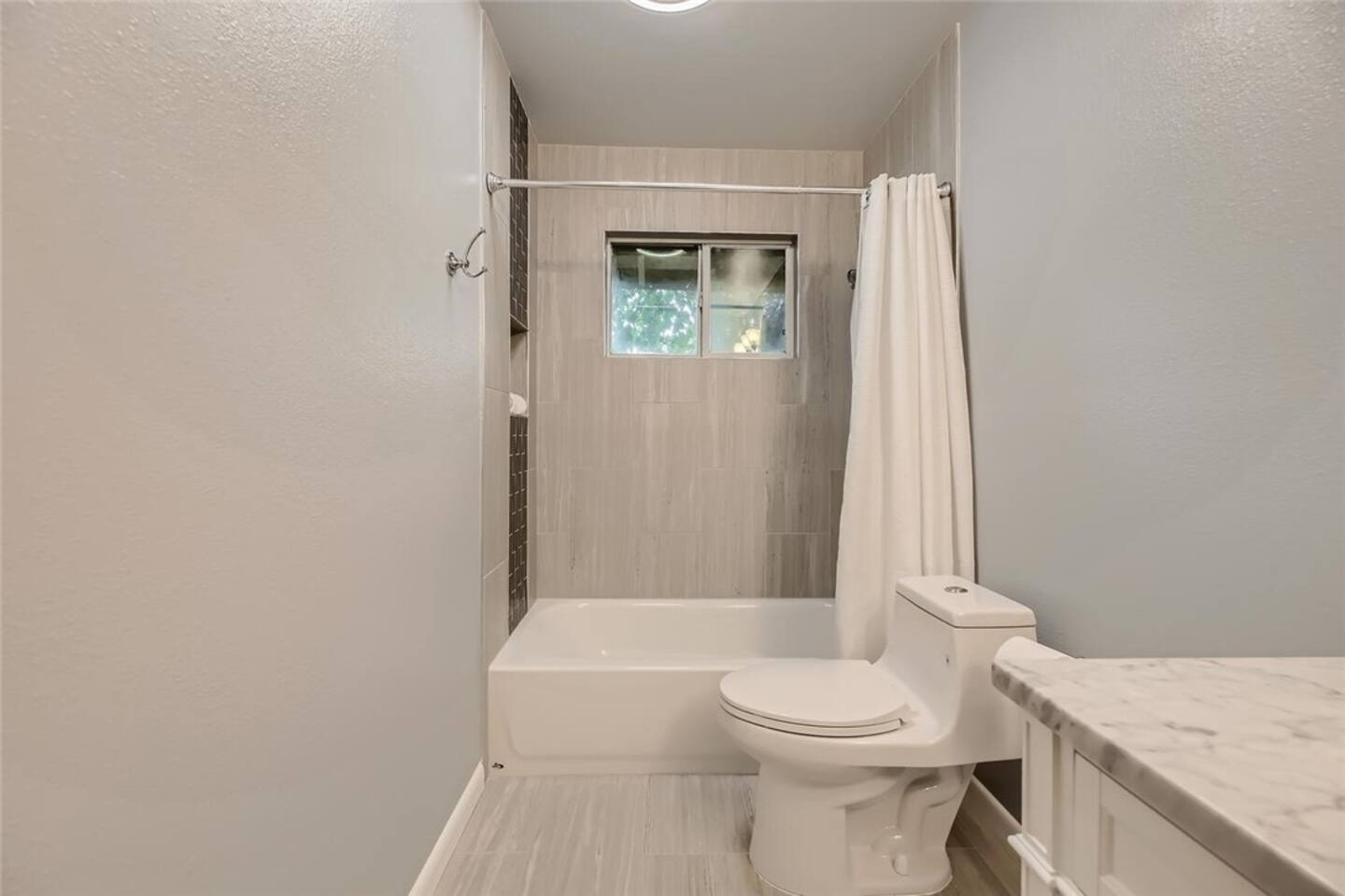 South ATX Escape Cozy 1BR w/ Deck & Yard - Photo 8
