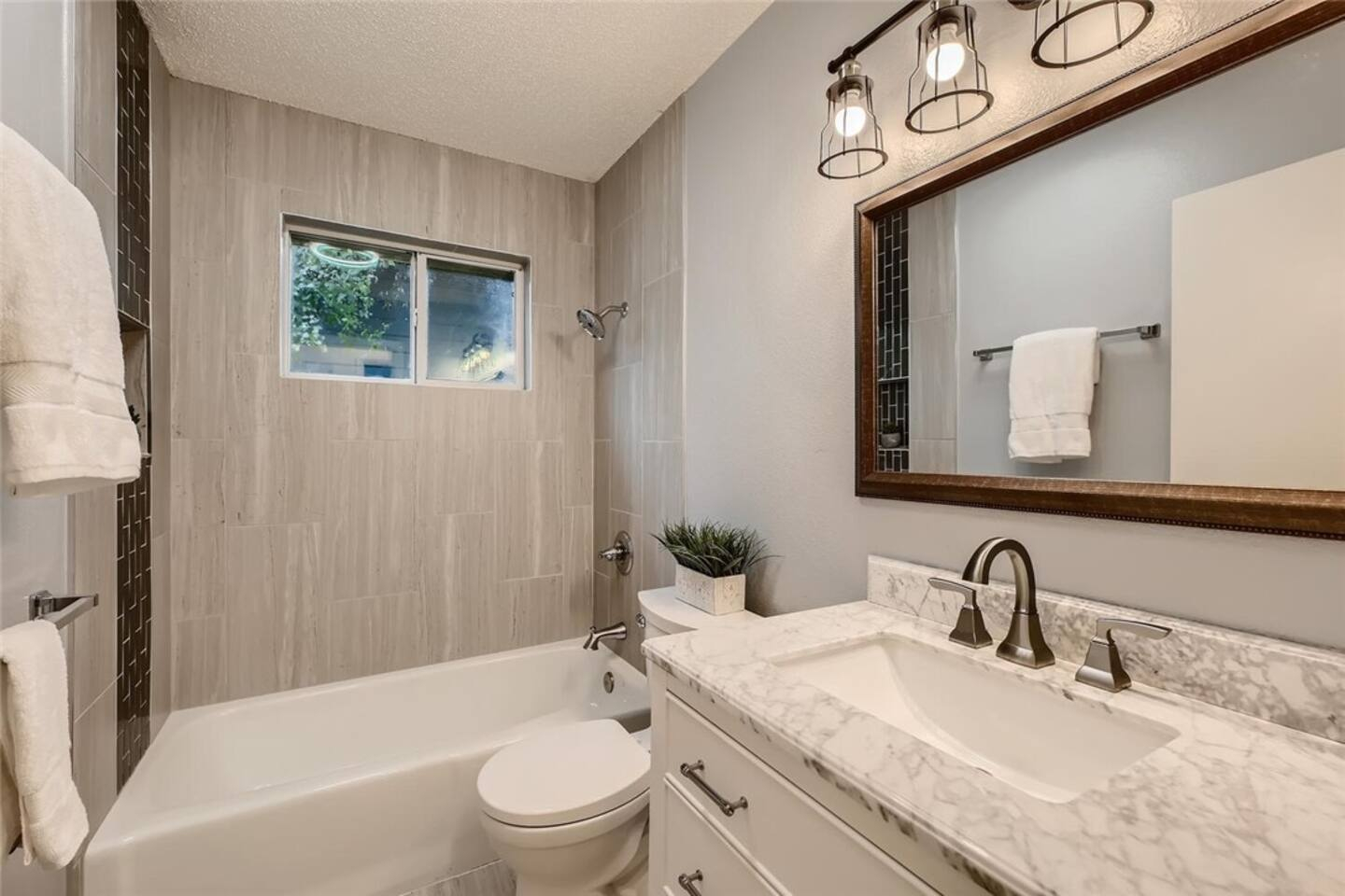 South ATX Escape Cozy 1BR w/ Deck & Yard - Photo 6
