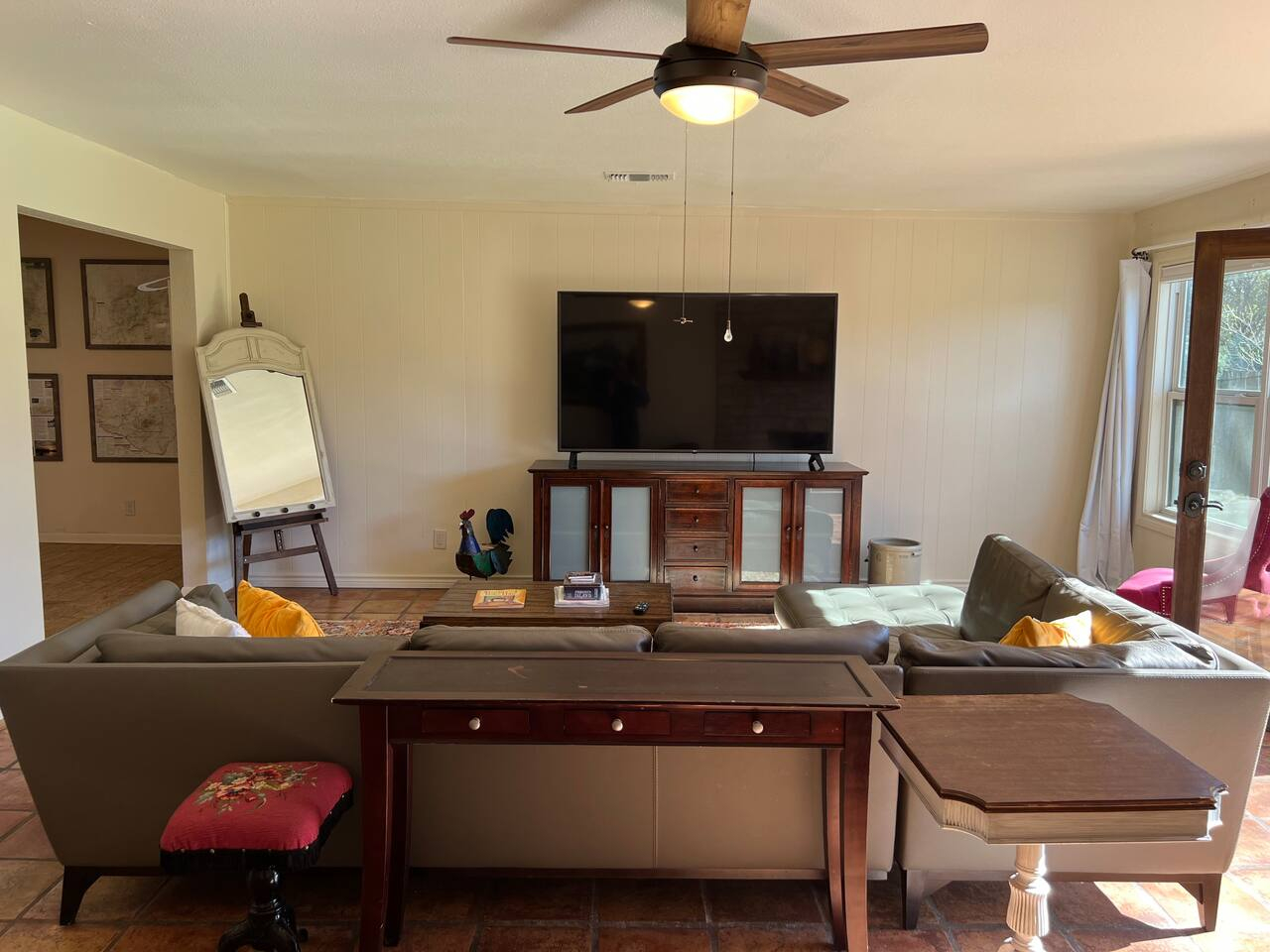 South ATX Escape Cozy 1BR w/ Deck & Yard - Photo 11