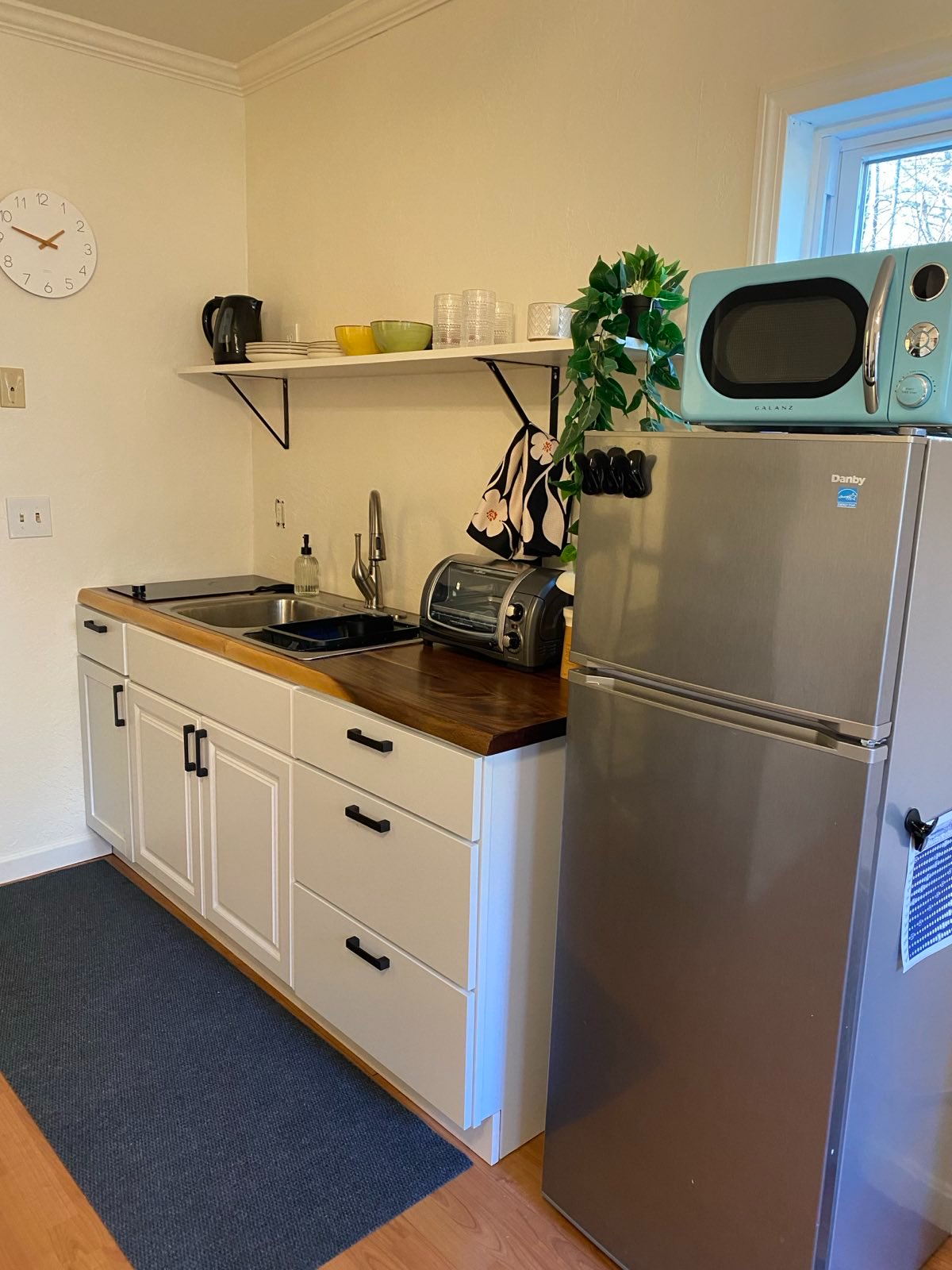 Newly Renovated Fully Furnished 1 Bedroom Apartment - Photo 5