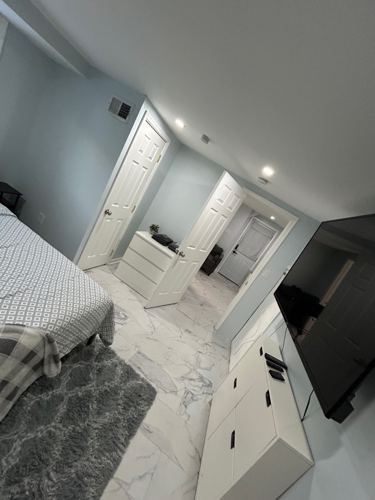 Nice Affordable Quaint Unit/Newly Renovated - Photo 2