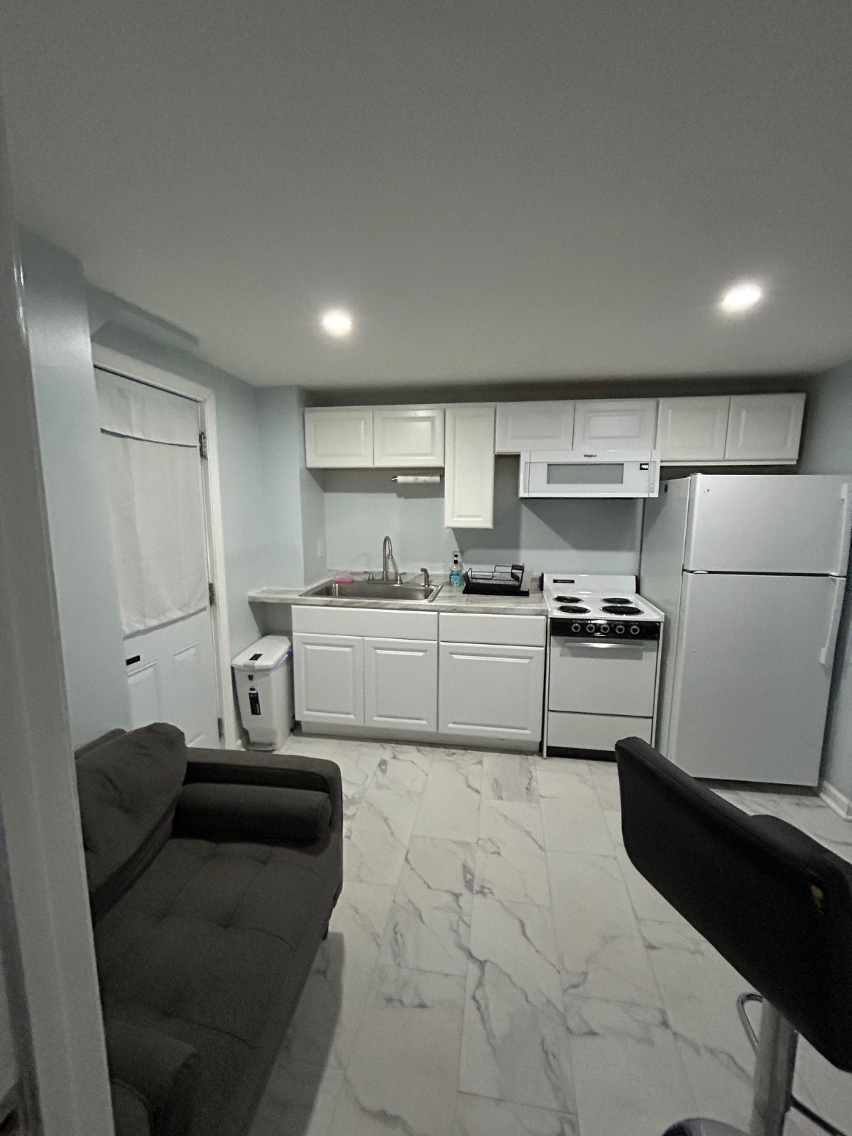 Nice Affordable Quaint Unit/Newly Renovated - Photo 9