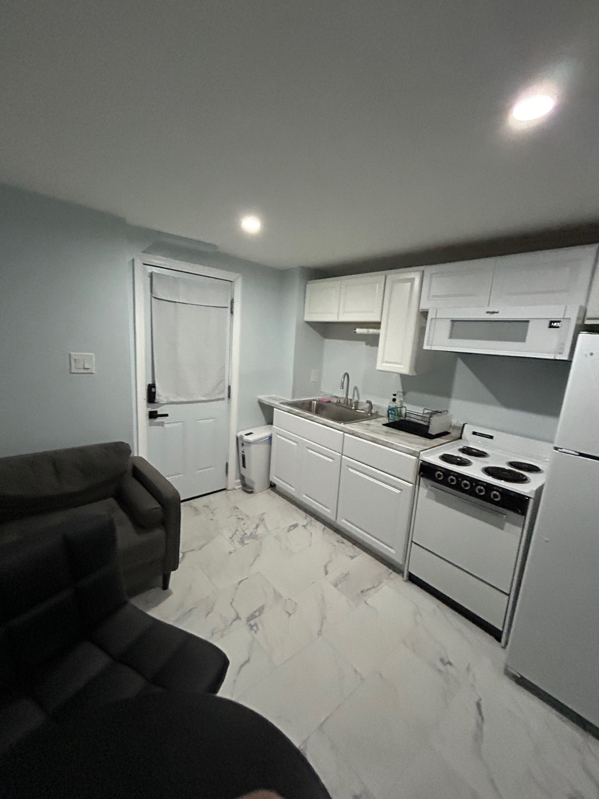 Nice Affordable Quaint Unit/Newly Renovated - Photo 11