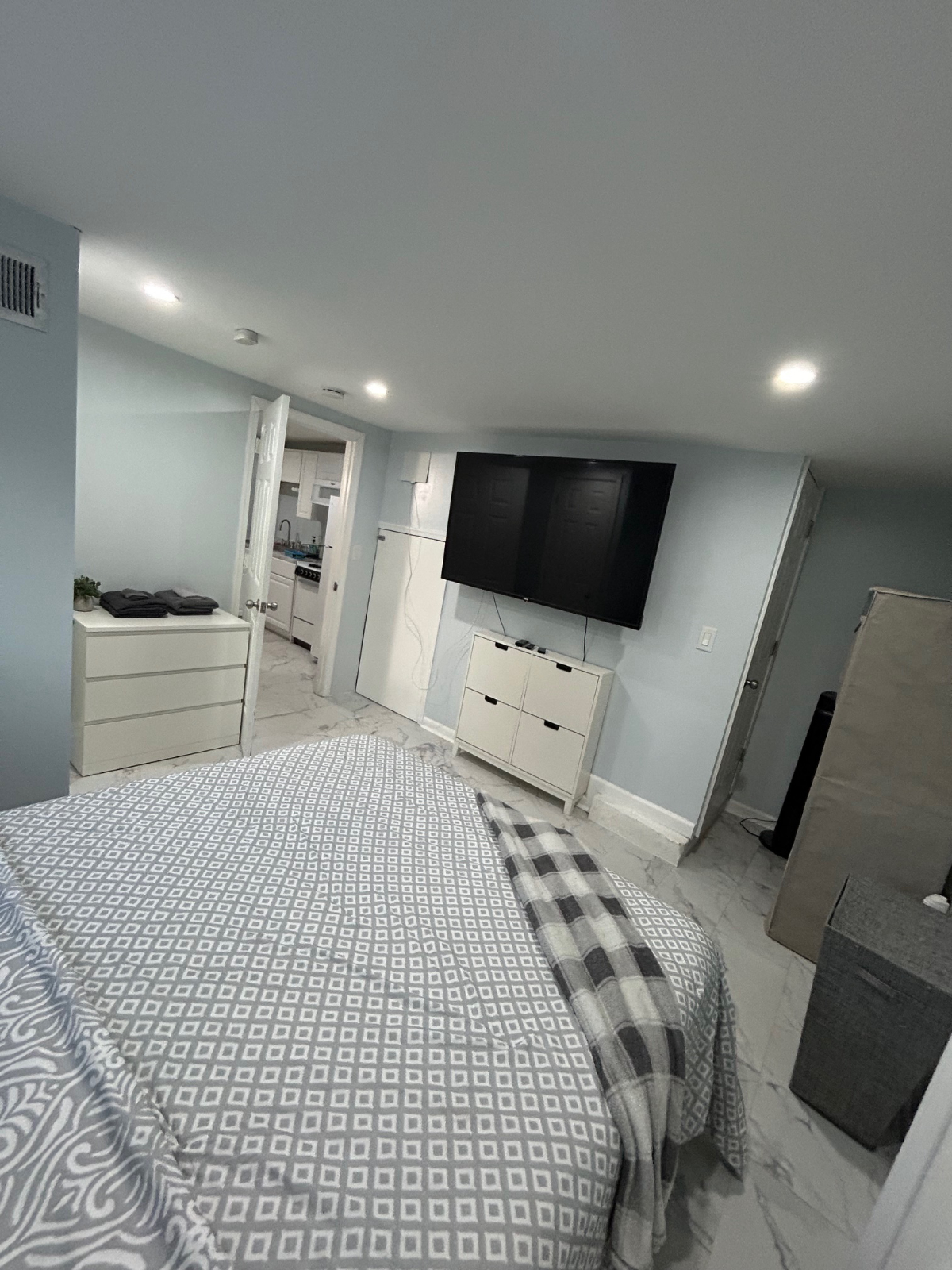 Nice Affordable Quaint Unit/Newly Renovated - Photo 1
