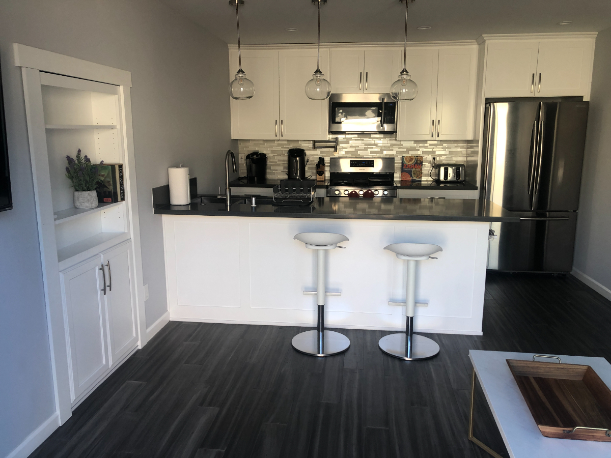 Charming and Modern 1-Bedroom Backhouse with Luxurious Comforts and Prime Outdoor Living - Photo 4