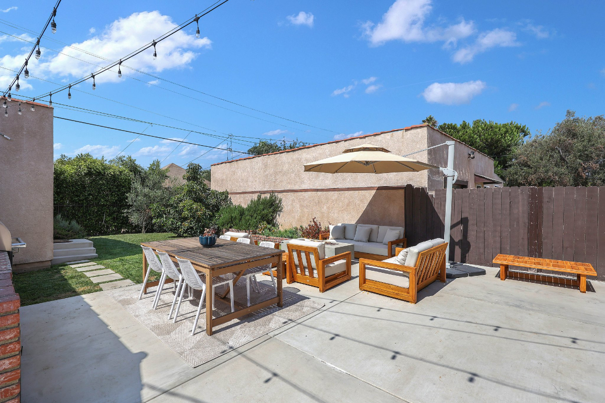 Charming and Modern 1-Bedroom Backhouse with Luxurious Comforts and Prime Outdoor Living - Photo 1