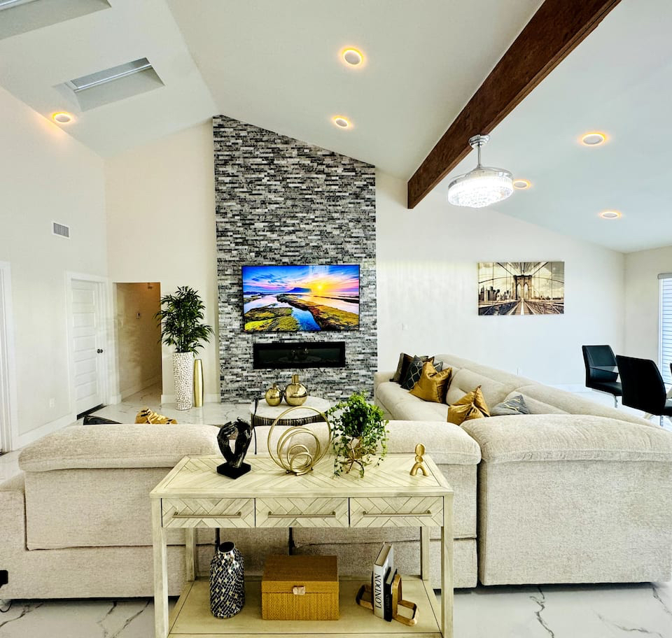 3 bedrooms 3 bathrooms, Large Pool, Near Hospitals, La Plaza Mall and McAllen International Airport - Photo 3