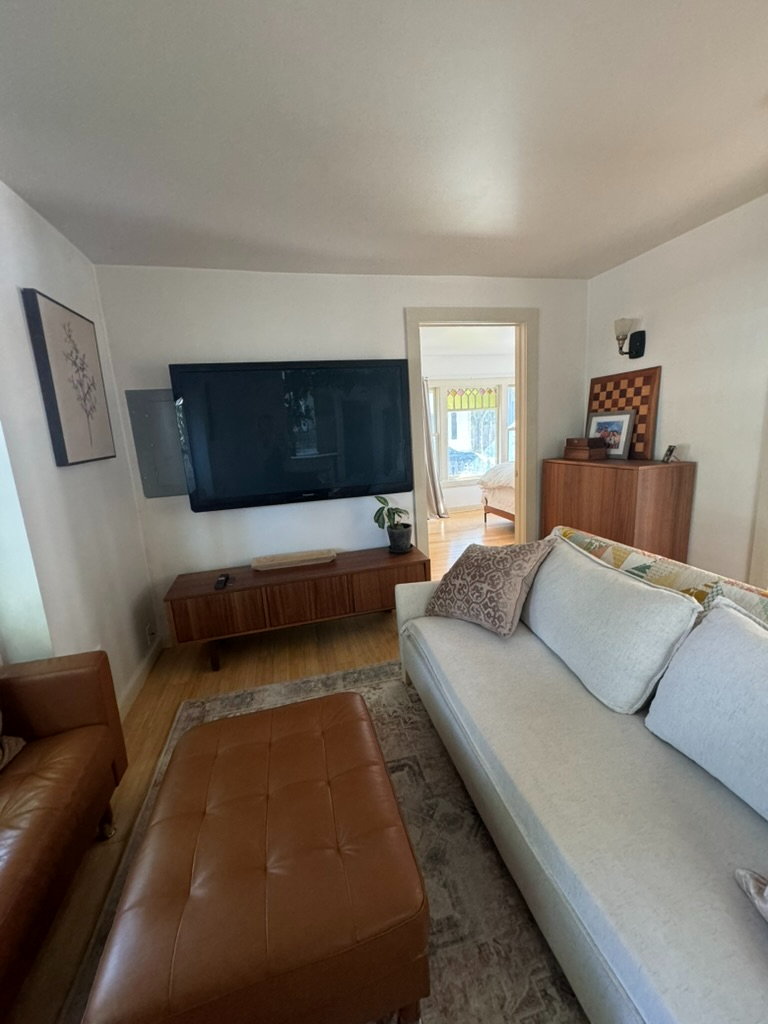 Renovated Three bedroom, One Bath, Parking in... - Photo 3
