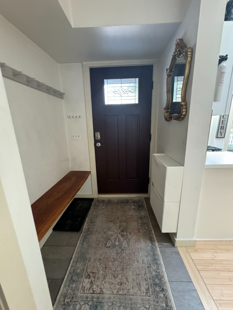 Renovated Three bedroom, One Bath, Parking in... - Photo 4