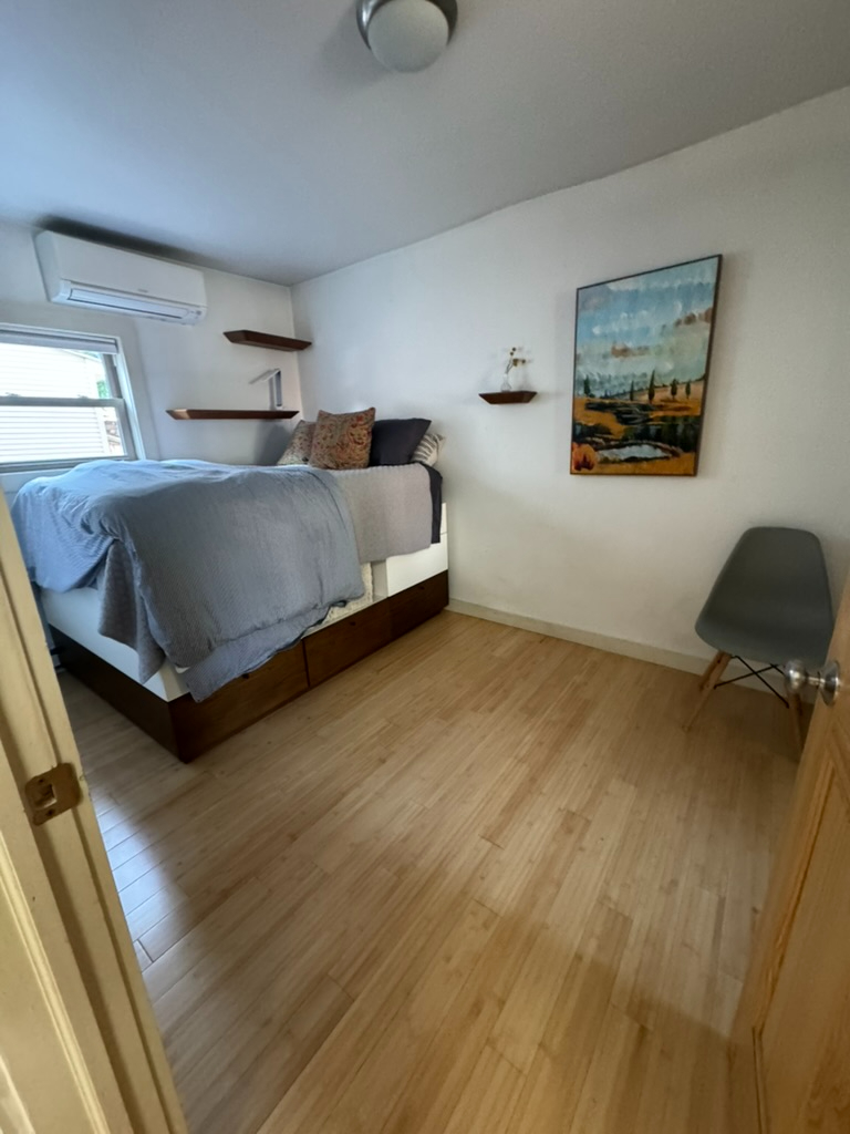 Renovated Three bedroom, One Bath, Parking in... - Photo 5