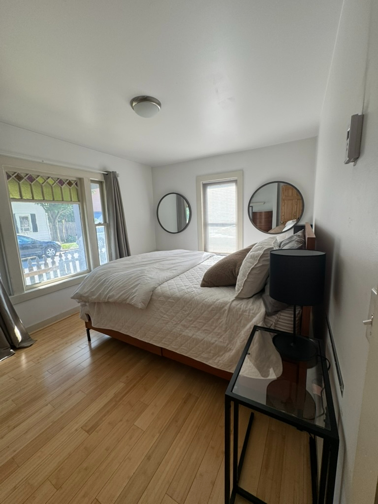 Renovated Three bedroom, One Bath, Parking in... - Photo 6