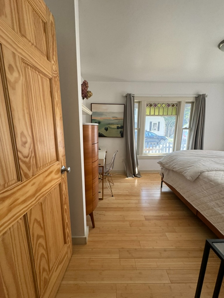 Renovated Three bedroom, One Bath, Parking in... - Photo 8