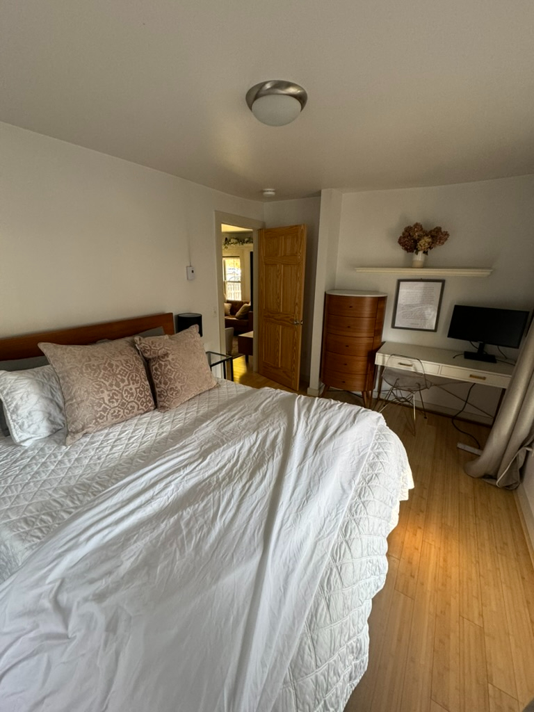 Renovated Three bedroom, One Bath, Parking in... - Photo 10