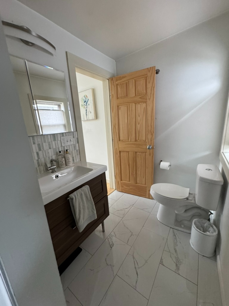 Renovated Three bedroom, One Bath, Parking in... - Photo 12