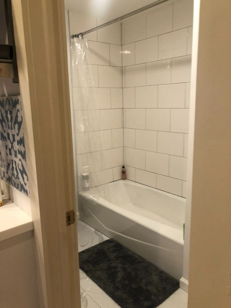Renovated Three bedroom, One Bath, Parking in... - Photo 12