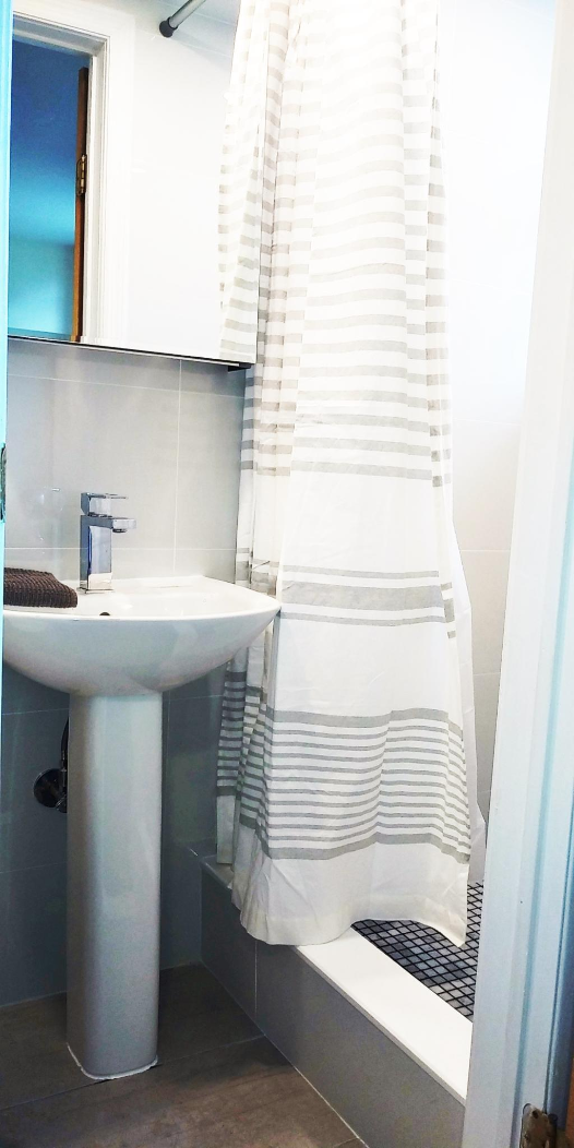 Quiet furnished studio in Heart of East Village - Photo 3