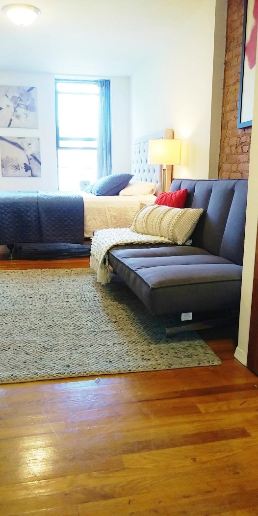 Quiet furnished studio in Heart of East Village - Photo 10