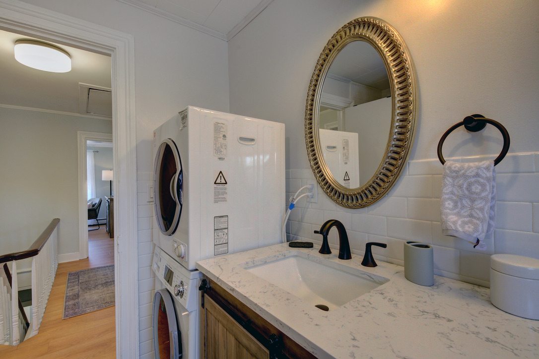 Beautiful apartment in uptown Kingston - Photo 3
