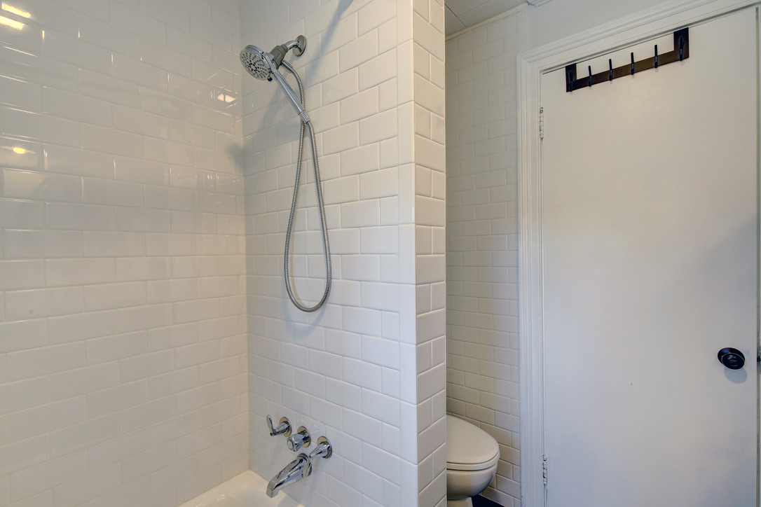 Beautiful apartment in uptown Kingston - Photo 2