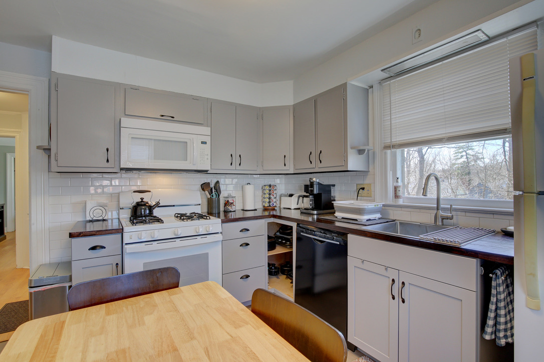 Beautiful apartment in uptown Kingston - Photo 5