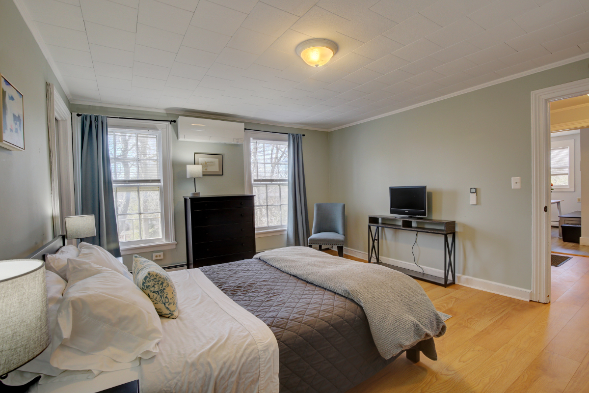 Beautiful apartment in uptown Kingston - Photo 8