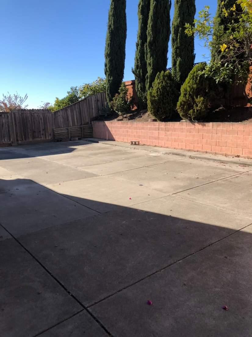 Beautiful Fully Furnished 4 Bdrm 2 1/2 Ba. 2 Story Home Available Now - Photo 2