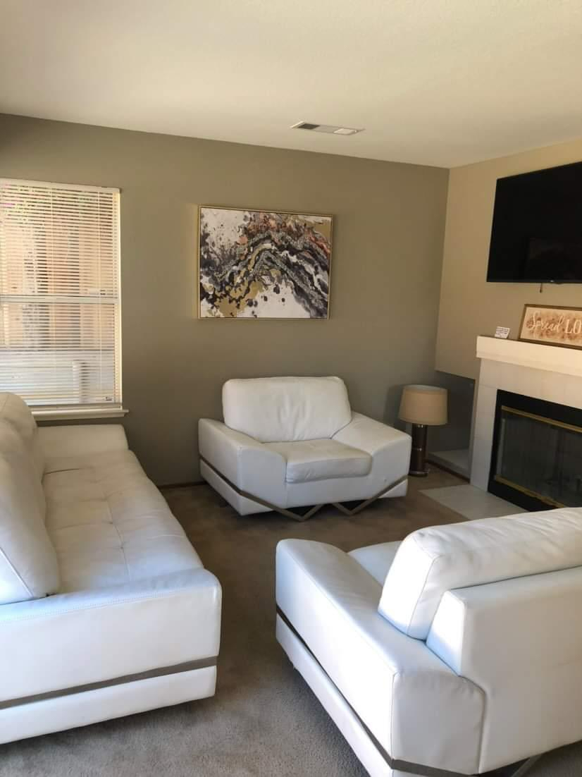 Beautiful Fully Furnished 4 Bdrm 2 1/2 Ba. 2 Story Home Available Now - Photo 3