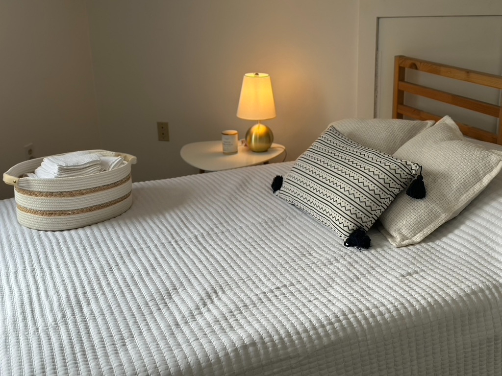 Chic one bedroom minutes to downtown Brattleboro & hospital - Photo 2