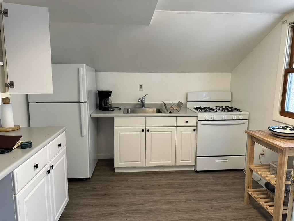 Chic one bedroom minutes to downtown Brattleboro & hospital - Photo 11