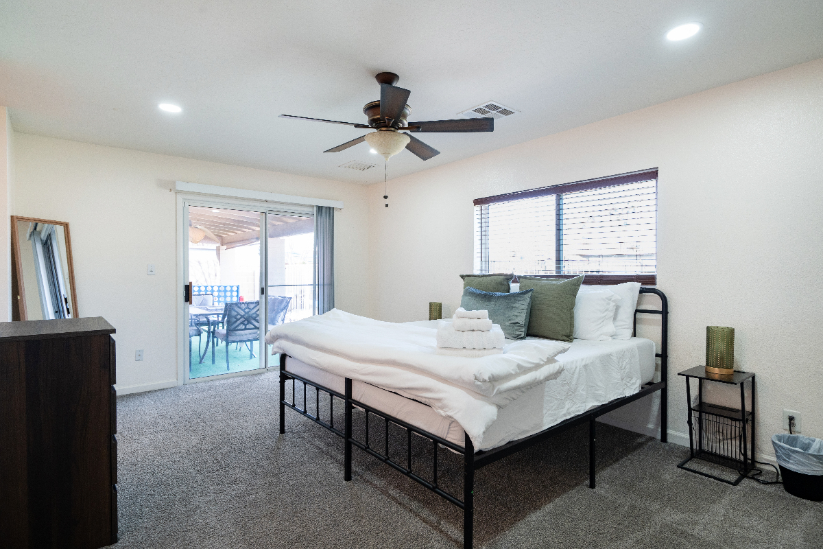 Spacious Corner House with Modern Comforts and Acces to a Pool - Photo 6