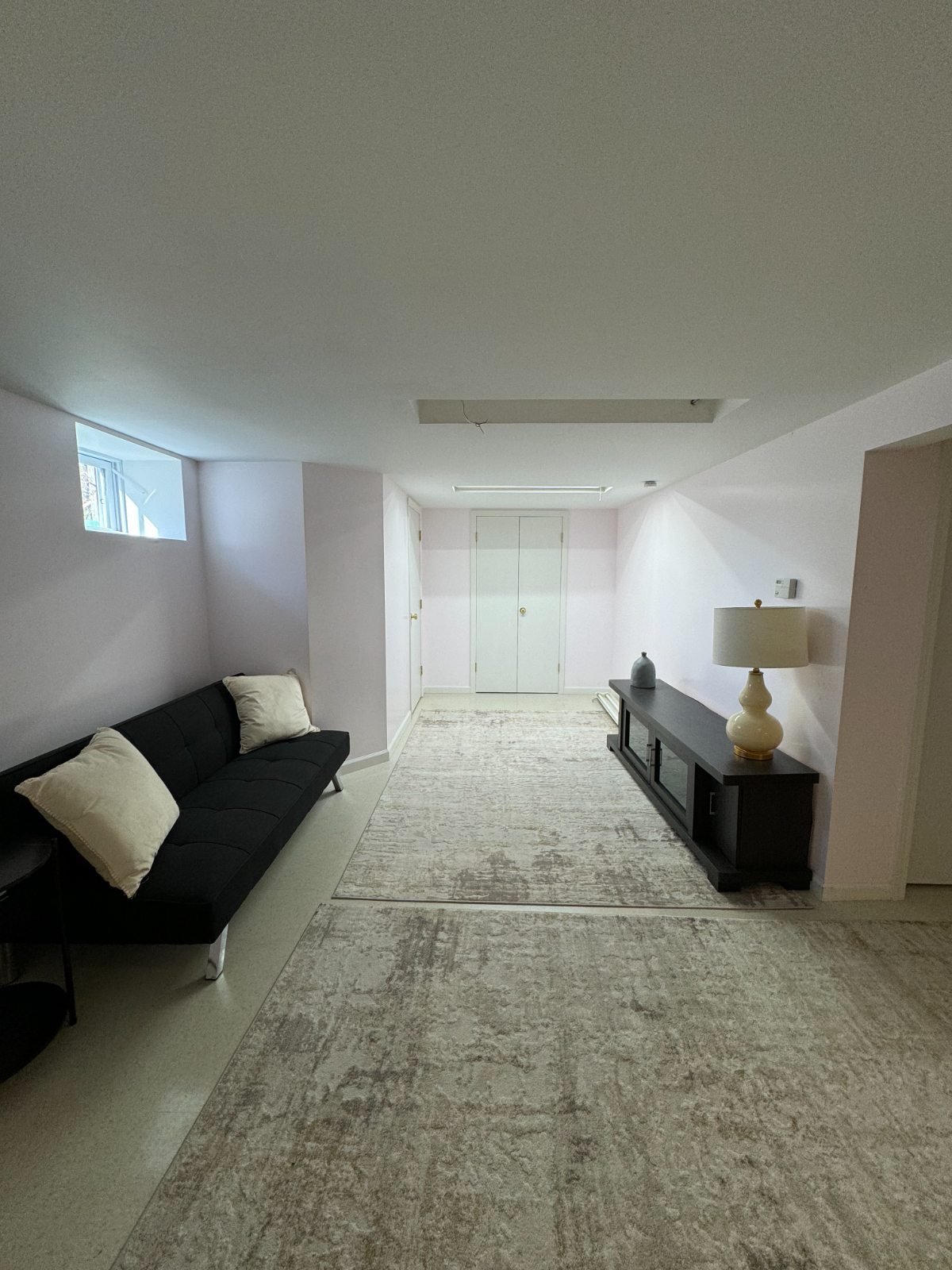 Private room 1 close to hospital/store/highway - Photo 8