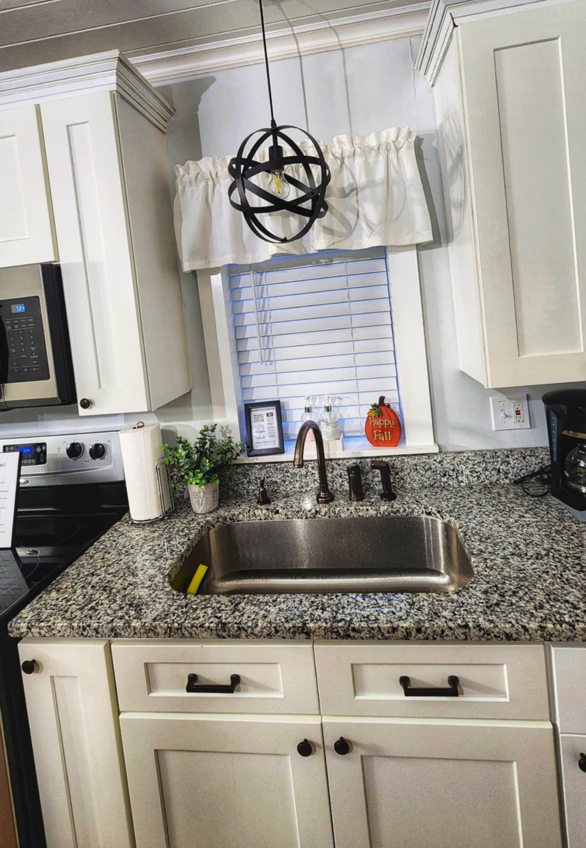 Convenient  2 Bdrm.  Airport Bungalow - Photo 8