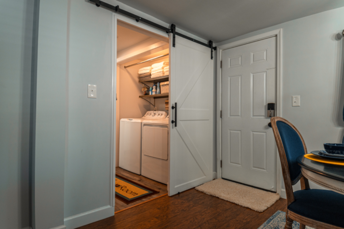 Convenient  2 Bdrm.  Airport Bungalow - Photo 12