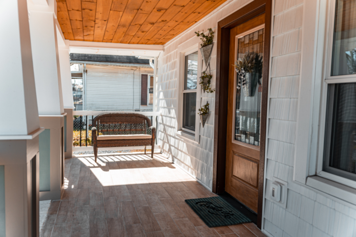 Convenient  2 Bdrm.  Airport Bungalow - Photo 3