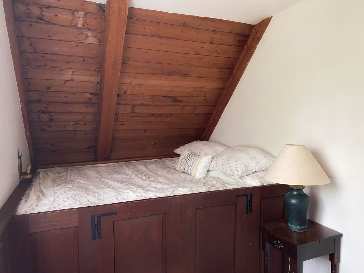 Enchanting 2BR Storybook Retreat Surrounded by Nature - Vintage Charm & Modern Comforts Await - Photo 7