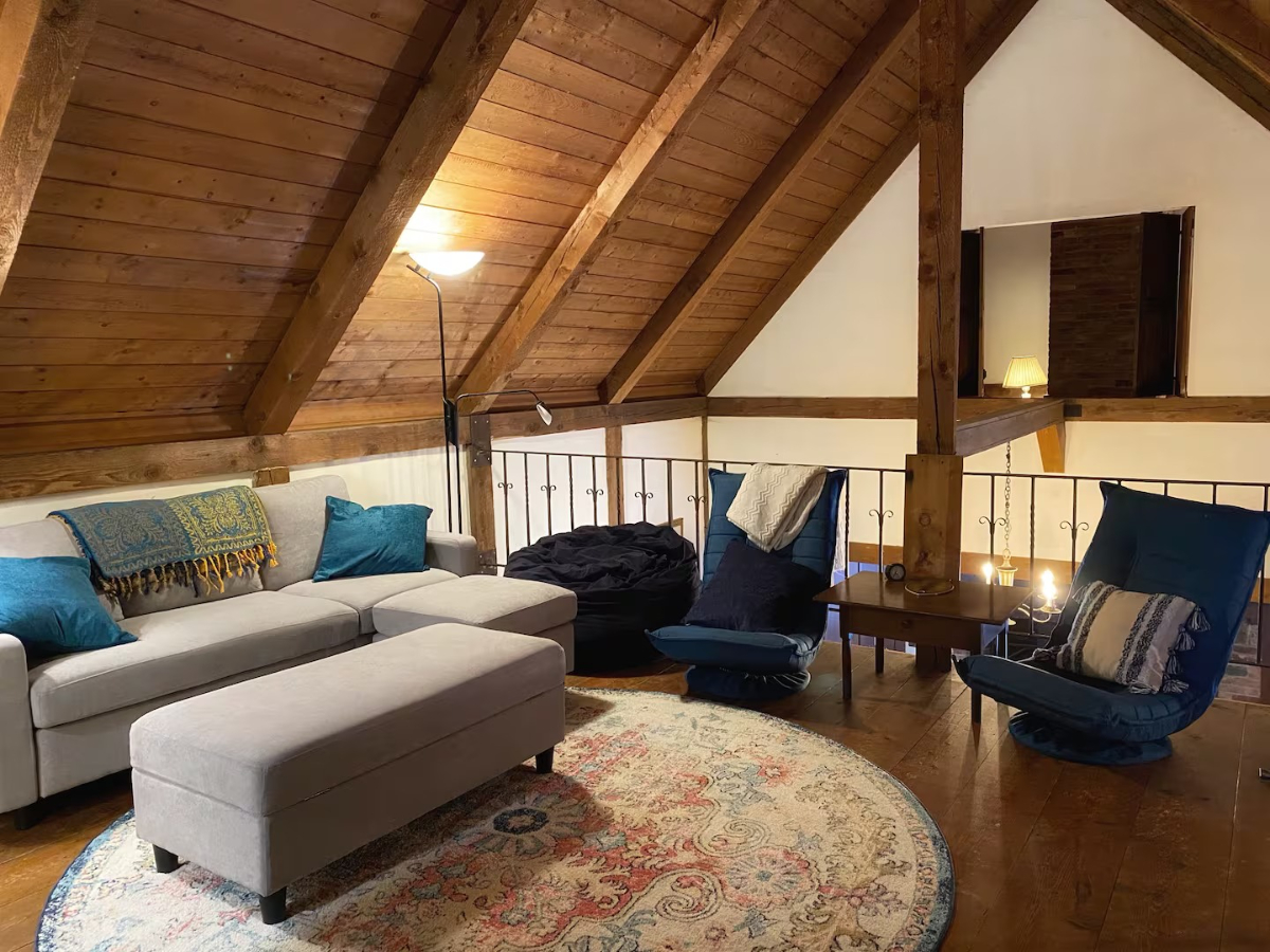 Enchanting 2BR Storybook Retreat Surrounded by Nature - Vintage Charm & Modern Comforts Await - Photo 3